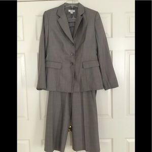 2 piece women suit - suit is lined - the suit is Travis Ayers for Dressbarn